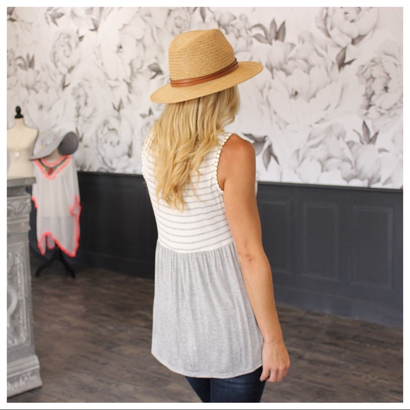 ✨LAST 1✨Gray striped babydoll tunic w/detail trim - Picture 4 of 4